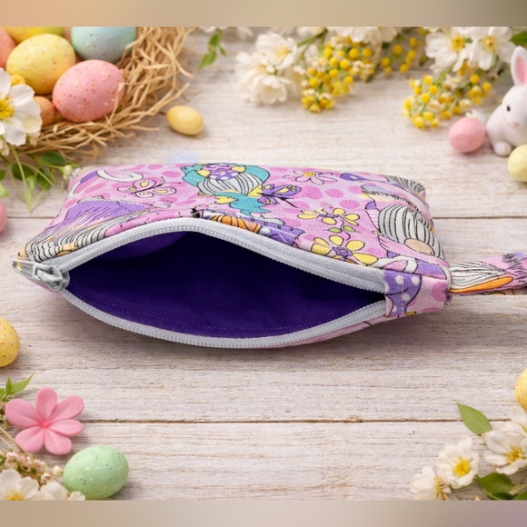 Easter Gnome Quilted Keychain Wallet - Picture 4 of 4